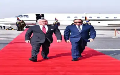 الملك يغادر إلى القاهرة في زيارة