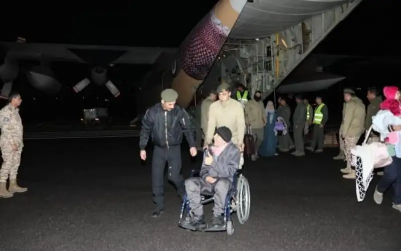 53 أردنيا أجلوا من غزة يصلون