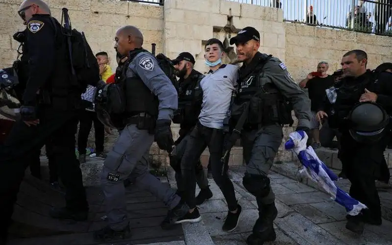 الاحتلال يقتحم عدة بلدات بالقدس لمنع