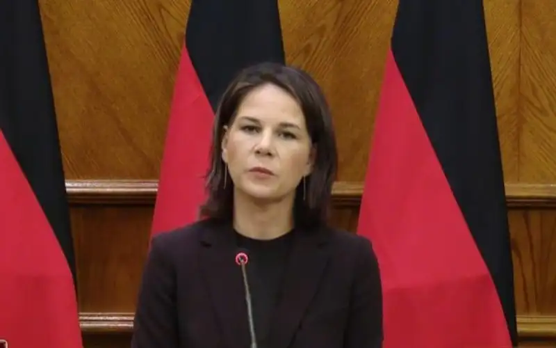 الوزيرة بيربوك: 4 ألمان أطلق سراحهم