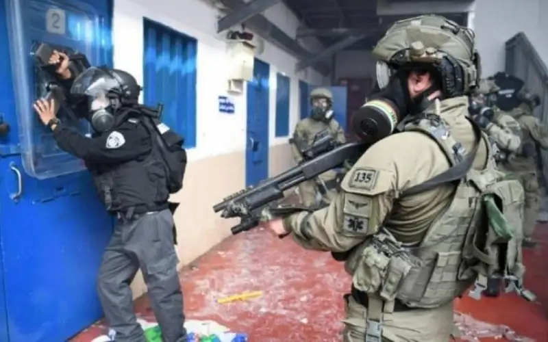 إدارة السجون الإسرائيلية تنكل بالأسرى الفلسطينيين