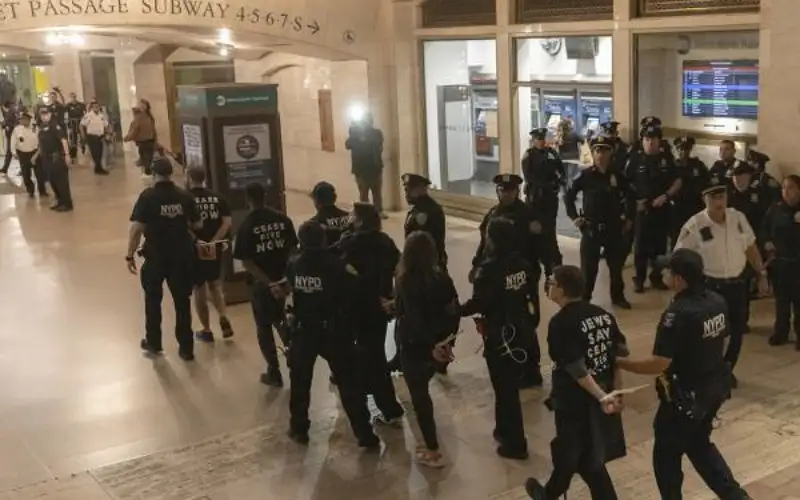 نيويورك: اعتقال 34 متظاهرا احتجوا على