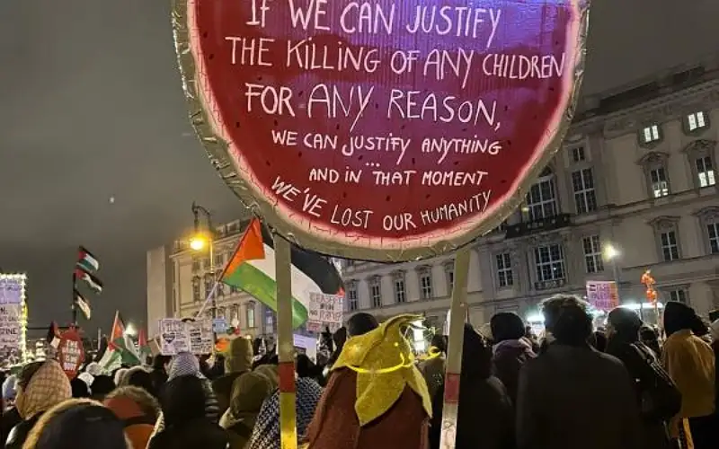 آلاف الأشخاص يحتجون في برلين دعما