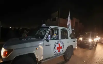 القسام تعلن تسليم الصليب الأحمر 13