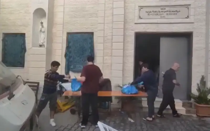 الأردن يقدم المساعدة لمئات المحاصرين داخل