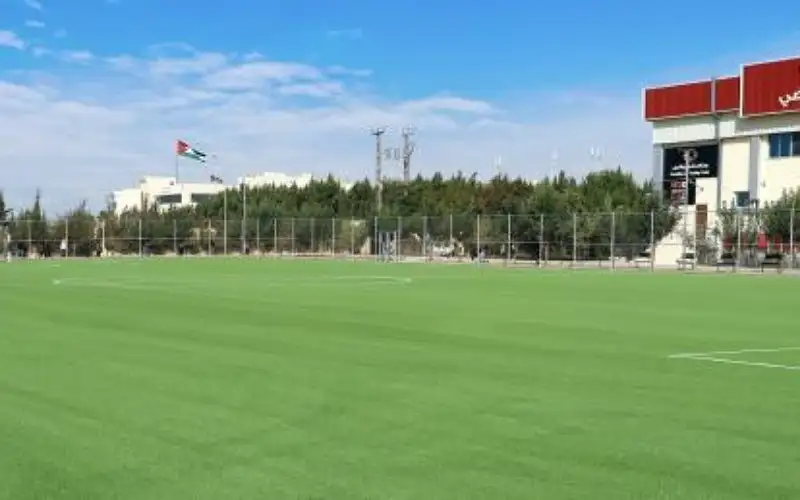 ملعب كرة قدم جديد في الشرق
