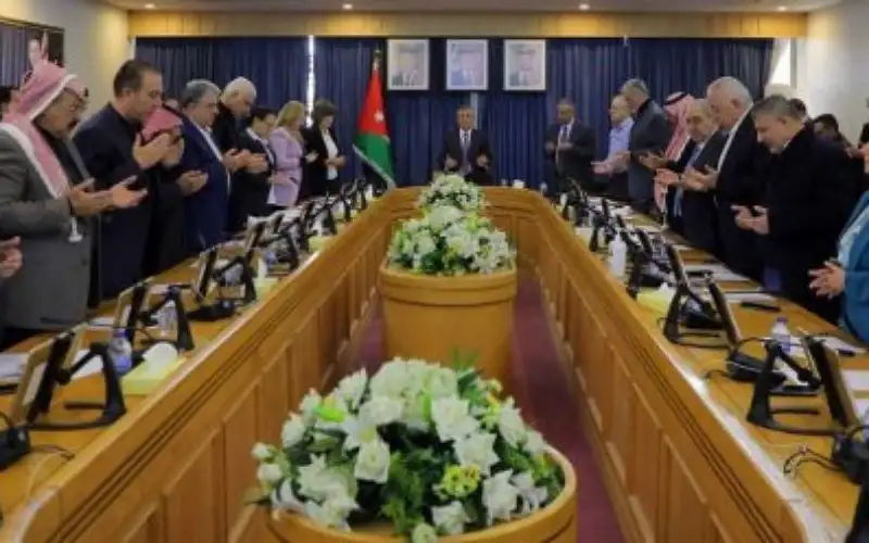 عمل الأعيان تقر معدل تنظيم العمل