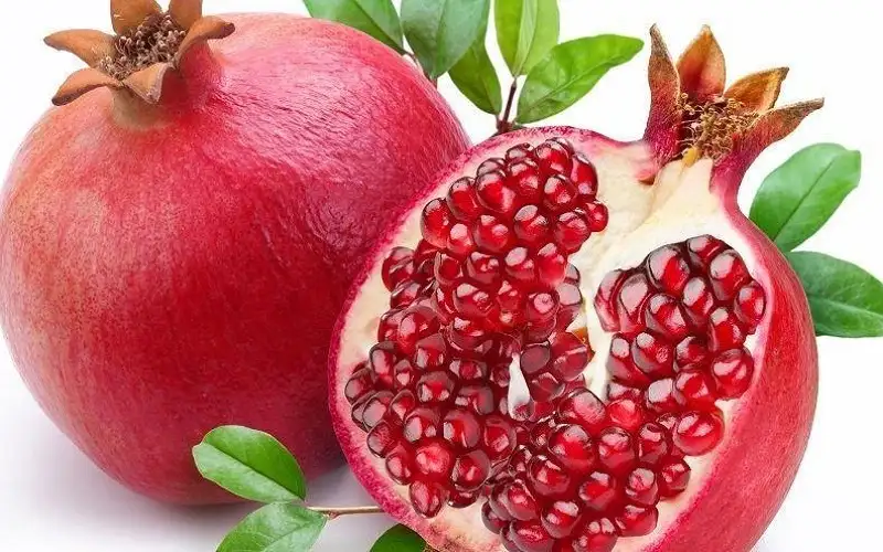 طريقة مبتكرة لتفريط حبات الرمان خلال