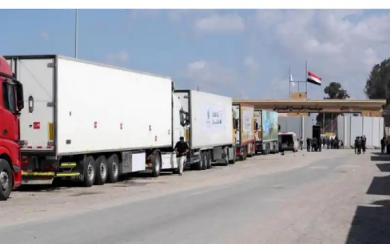 910 أطنان من المساعدات دخلت غزة