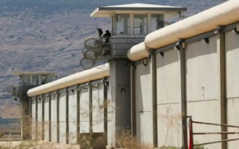 أكثر من 8500 أسير في سجون