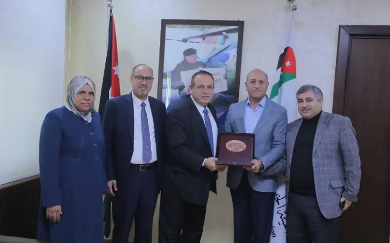 كتلة الائتلاف الوطني النيابية تزور الهيئة