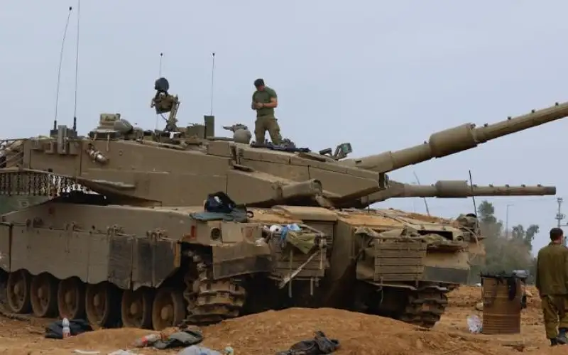 غالانت: القوات الجوية والبرية والبحرية مستعدة