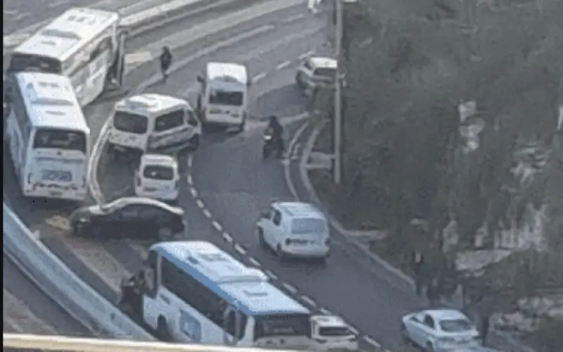 إصابة 10 مستوطنين بتفجير عبوة في