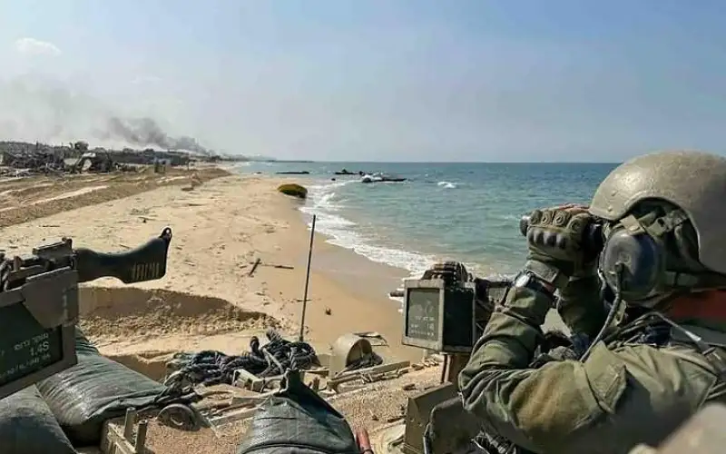 زوارق إسرائيلية تقصف ساحل خان يونس