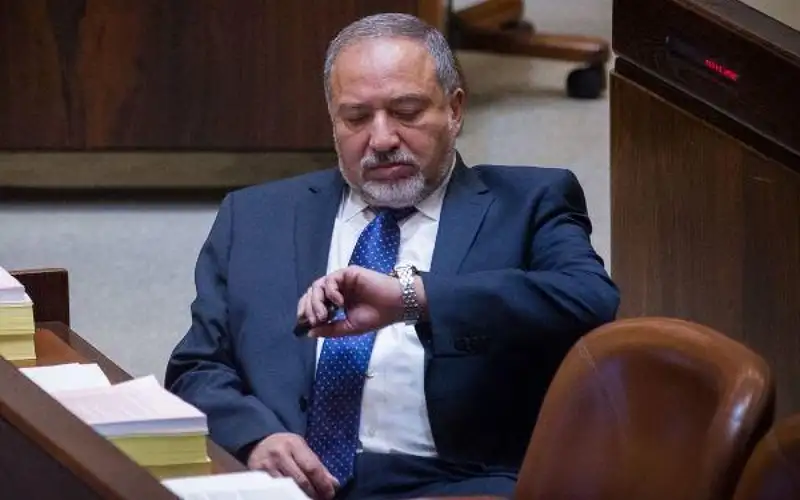 ليبرمان يطالب بسيطرة الأردن على الضفة