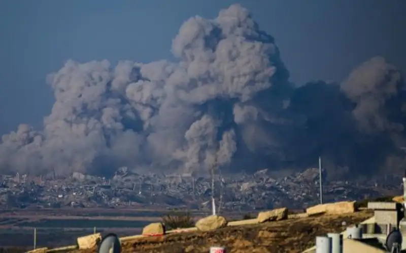 جيش الاحتلال يقصف أكثر من 200