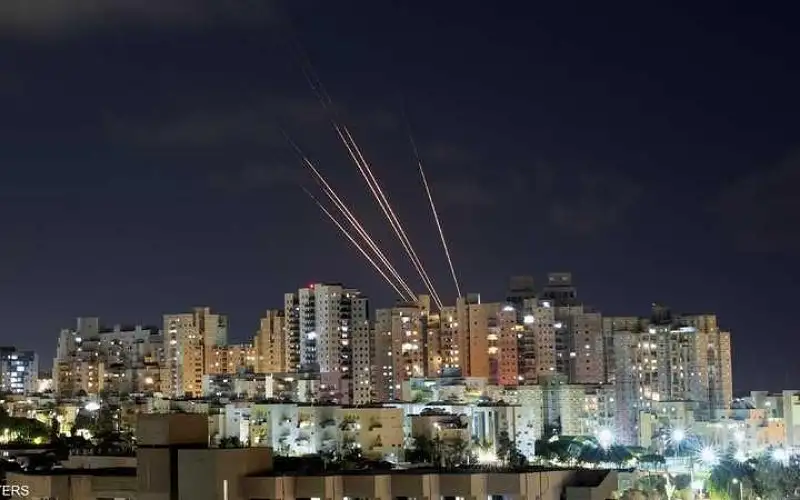 القسام تقصف تل ابيب