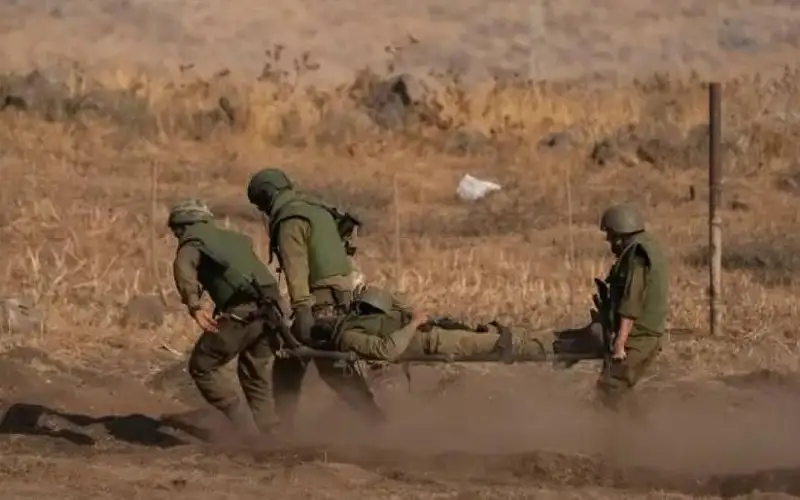 جنود الاحتلال يطلقون النار على بعضهم