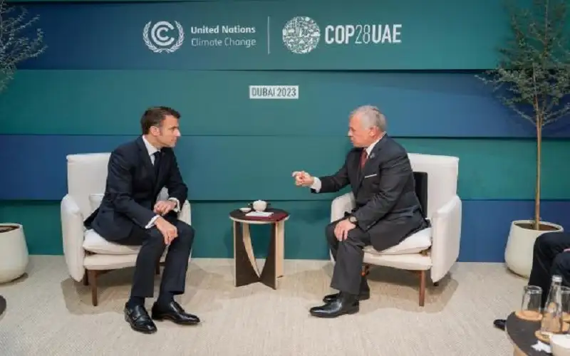 الملك للرئيس الفرنسي: تجدد القصف الإسرائيلي