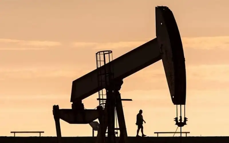 تراجع أسعار النفط لأكثر من 2