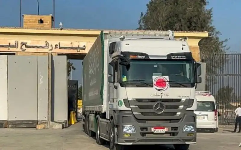 استئناف دخول شاحنات مساعدات إلى قطاع