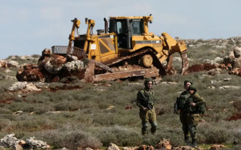 الاحتلال يصادر 5 دونمات من أراضي