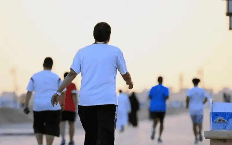 المشي بهذه الطريقة يقلل من الكرش