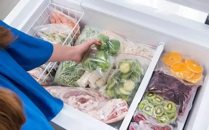 5 أطعمة لا يجب تجميدها في