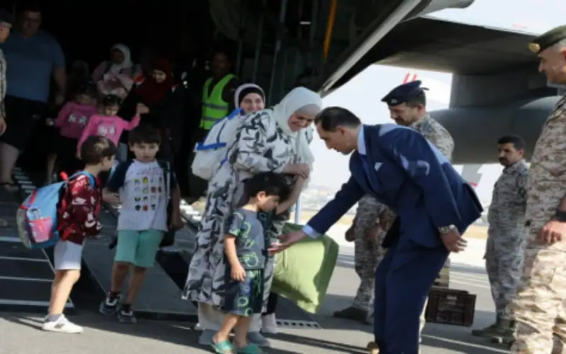 الأردن يجلي 458 أردنيا من قطاع