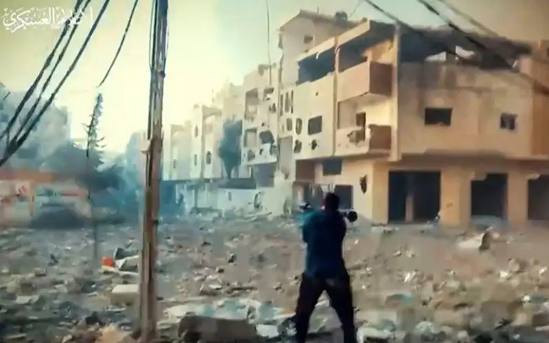 القسام توقع أفراد قوة صهيونية بين