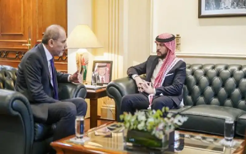 ولي العهد يشيد بأداء وزارة الخارجية