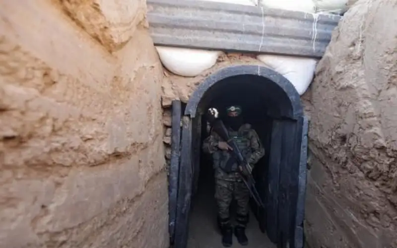 صحيفة: إسرائيل تدرس خطة لإغراق أنفاق