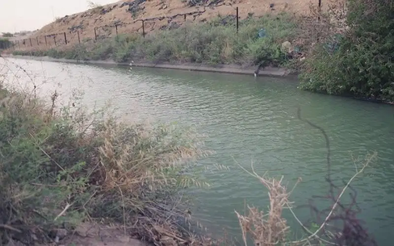 إزالة اعتداءات على قناة الملك عبد