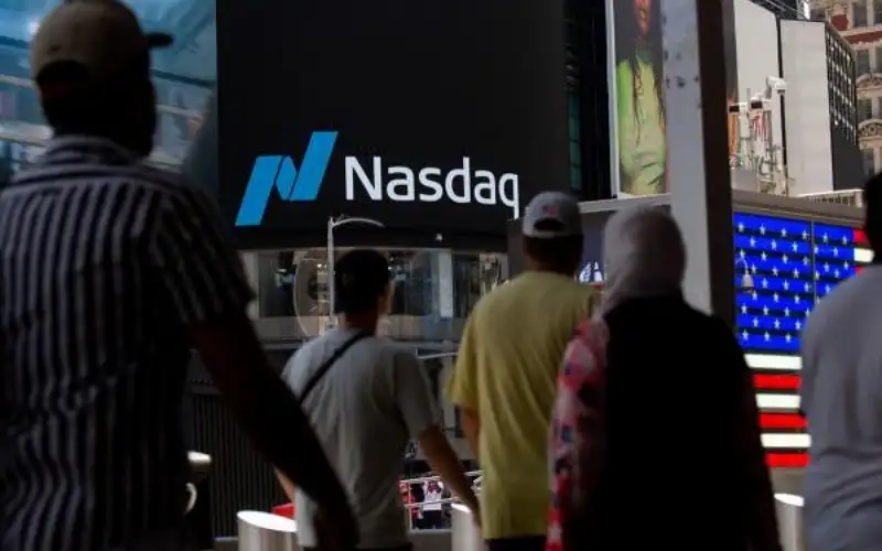 ارتفاع مؤشر نازداك وانخفاض داو جونز