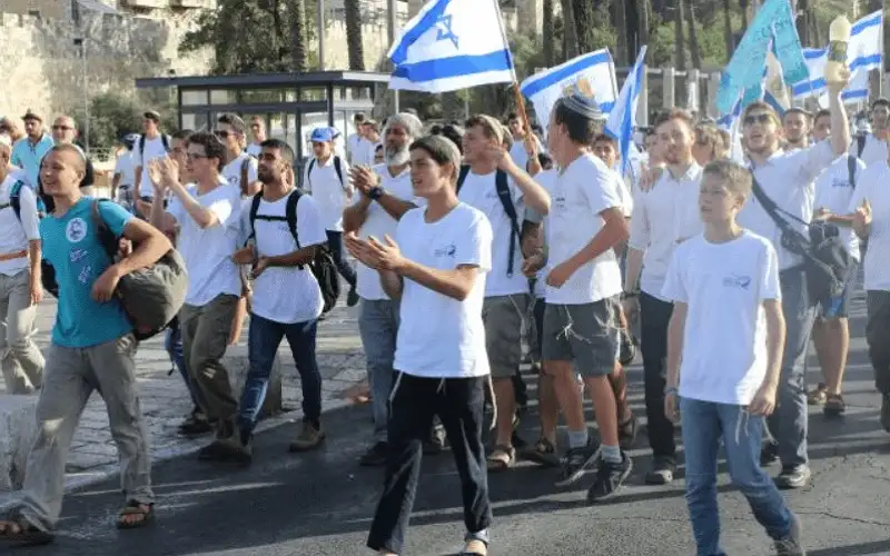 ما هي مسيرة (عيد الأنوار اليهودي)؟