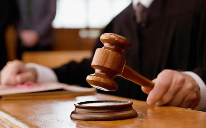 المحكمة الإداريـة العليا تعيد موظفة الى