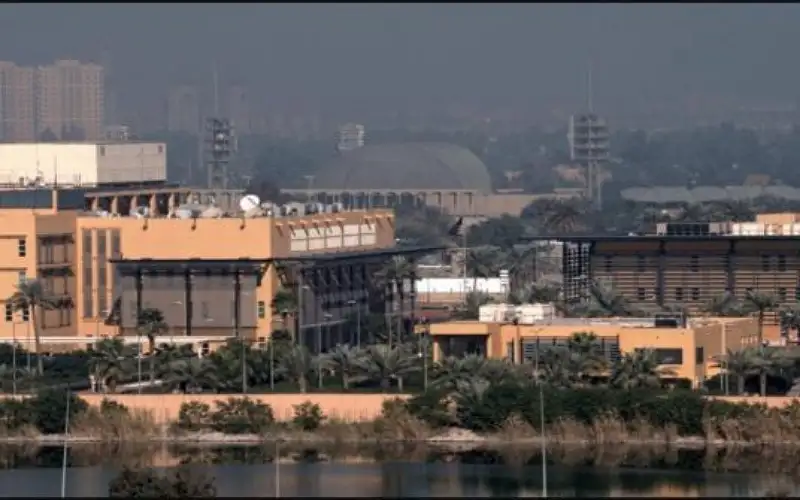 3 صواريخ تستهدف السفارة الأميركية في