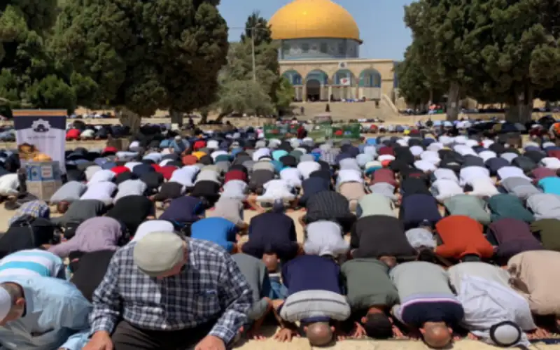 5 آلاف مقدسي أدوا صلاة الجمعة