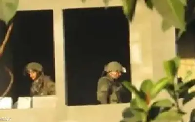 القسام تفجر مدرسة تحصن بها عشرات
