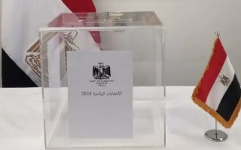 المصريون يتوجهون لإنتخاب رئيس من بين