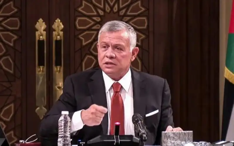 الملك يحذر من خروج الوضع بالضفة