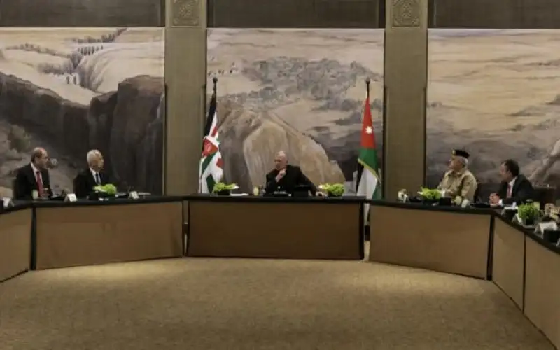 الملك: لن يكون هنالك أي حل