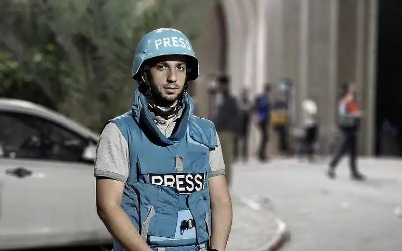 استشهاد والد مراسل للجزيرة في قصف