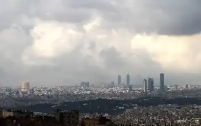 كتلة هوائية باردة ورطبة تؤثر على