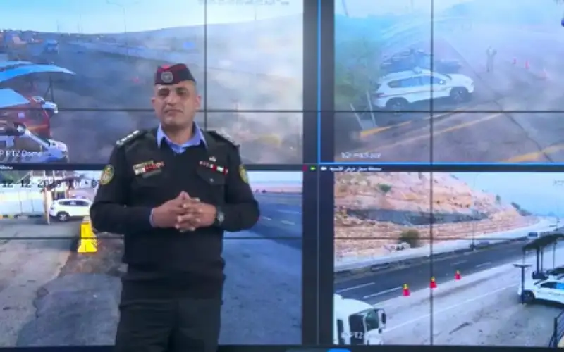 حادث تصادم حافلة يغلق مسربا على