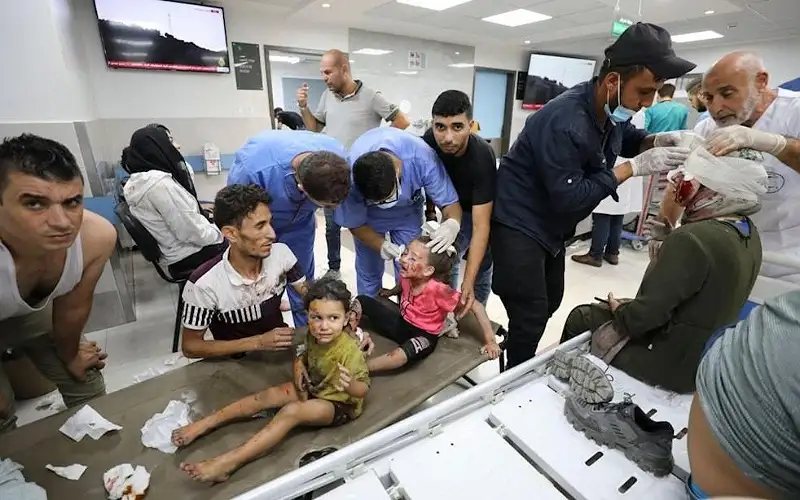 مدير مستشفى بغزة: مئات المرضى يموتون