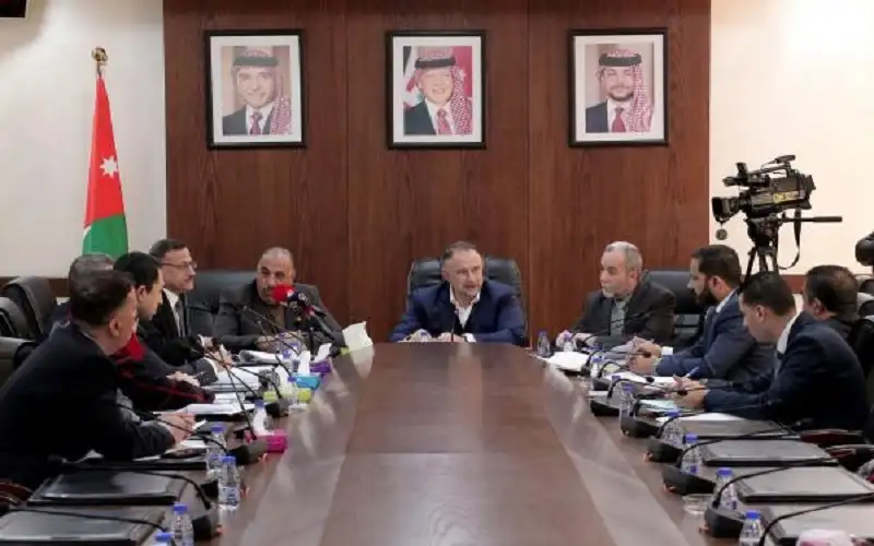 سعي لتحويل قاعدة جوية إلى مطار