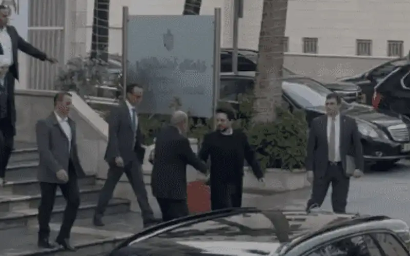 ولي العهد يزور وزارة الصناعة والتجارة