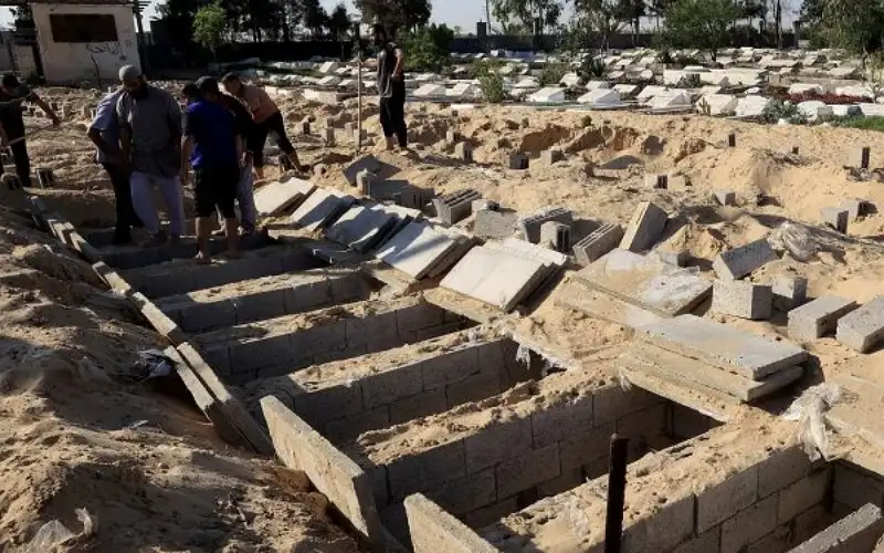 توثيق إنشاء 120 مقبرة جماعية في