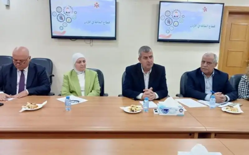 الخرابشة: نتجه للاستغناء عن الوقود الاحفوري